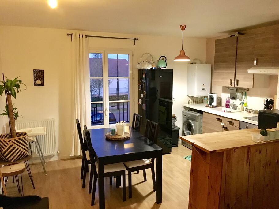 Cuisine ouverte et salle à manger