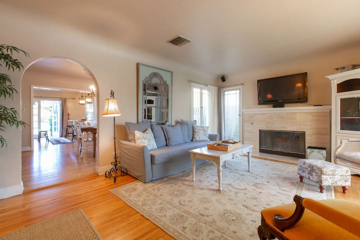 West LA 2/1 HOUSE with CHEF’S KITCHEN and GARDENS