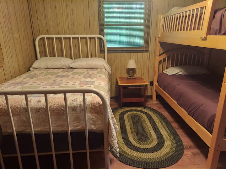 The Cabin at Lake Ogemaw Cabins for Rent in West Branch, Michigan