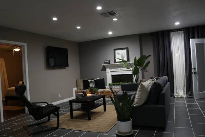 4br Home Located In The Center Of It All - Pico Rivera, CA