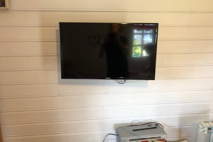 TV SE MOŽE POMICATI POD BILO KOJIM KUTOM