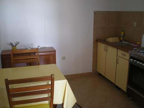 Popular Airbnb listing: APARTMANI SANJA (III) in Petrčane