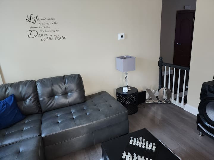 Charming 5-bedroom Cape Cod Retreat W/gameroom - Owings Mills, MD