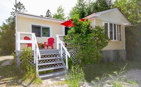 MIKINAAK COTTAGE & CABIN | Sharkie's Den