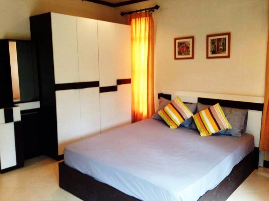 Comfrtable with a single bed and room size