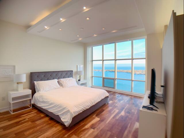 *NEW* Luxury Penthouse in the Sky! gallery image 5