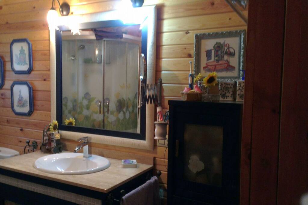 Baño con cabina de hidromasaje