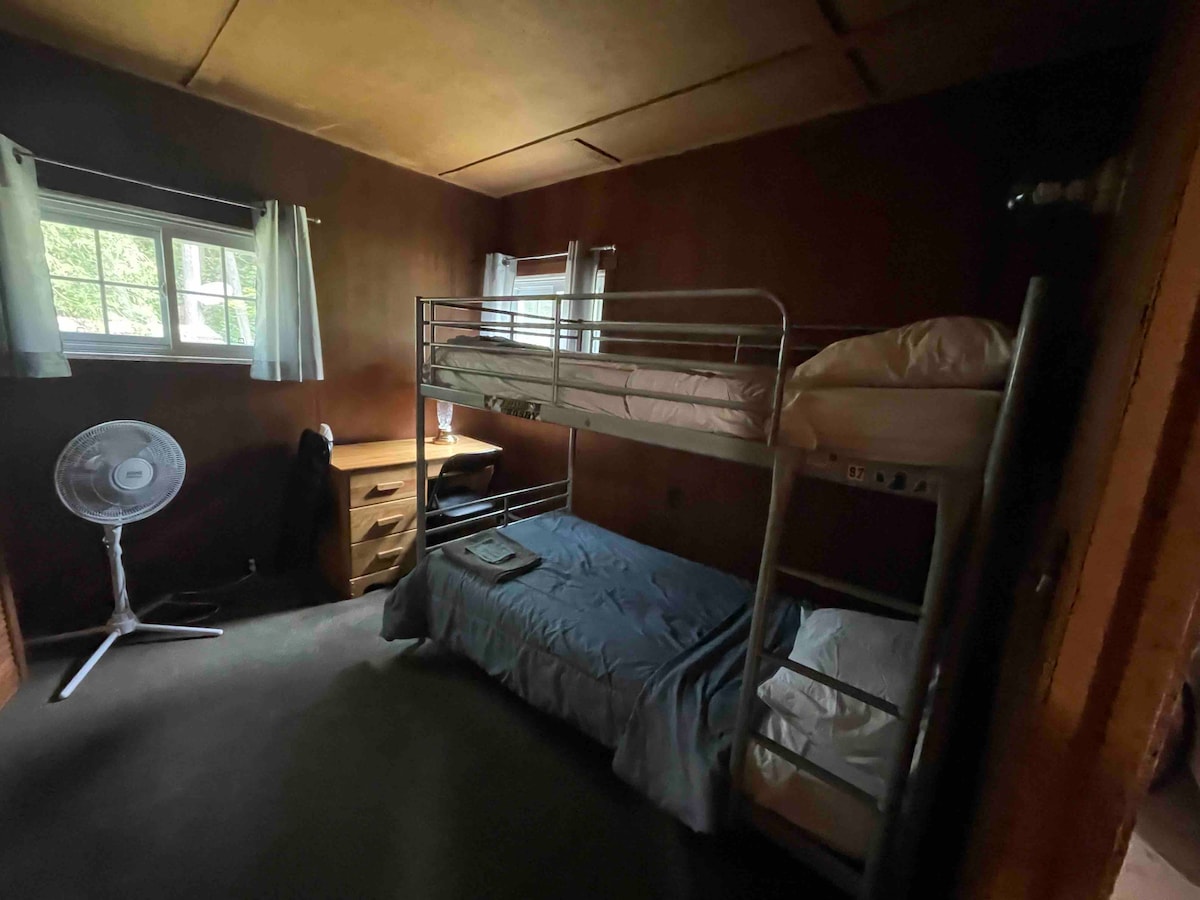 Dhomë me krevat marinari jashtë kuzhinës kryesore 