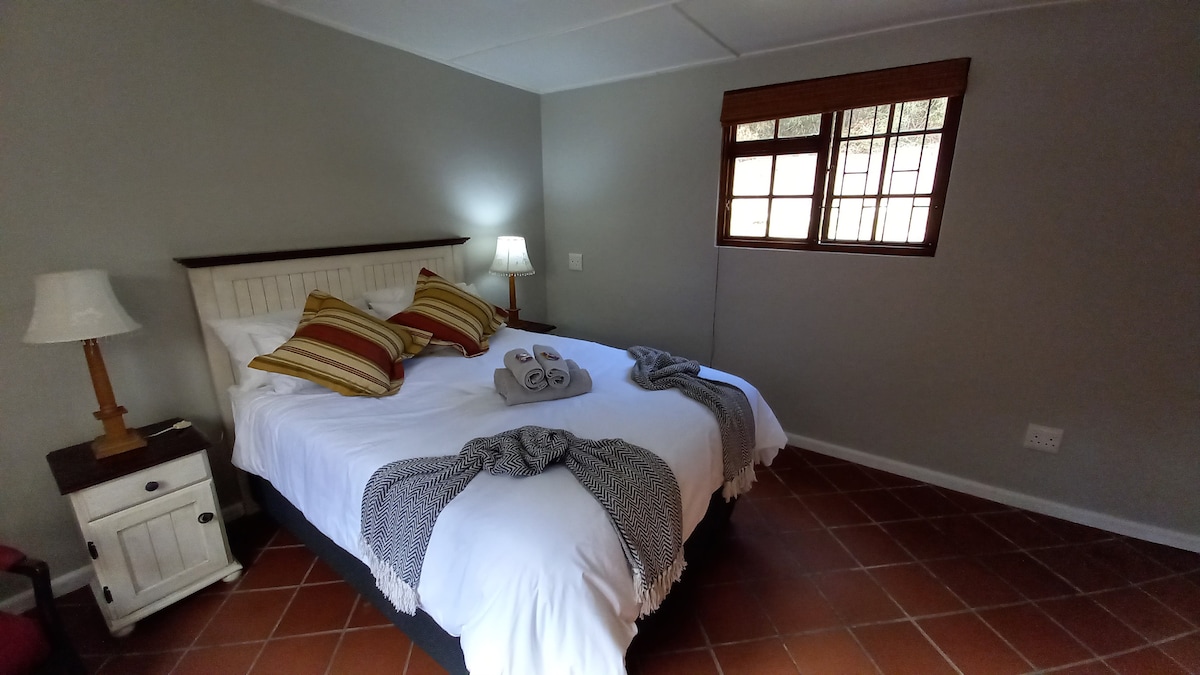 Double bed (second bedroom)