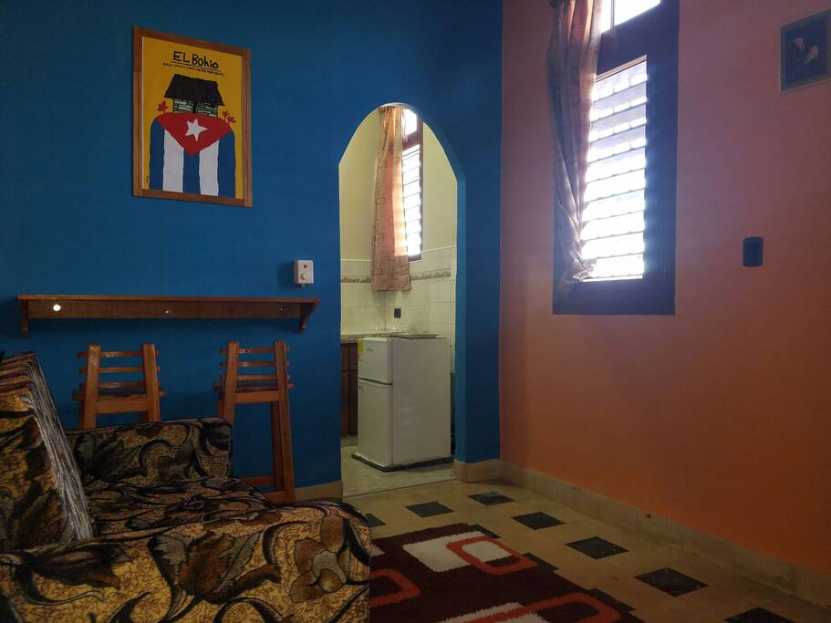 sala amplia ,con una pequeña barra incorporada