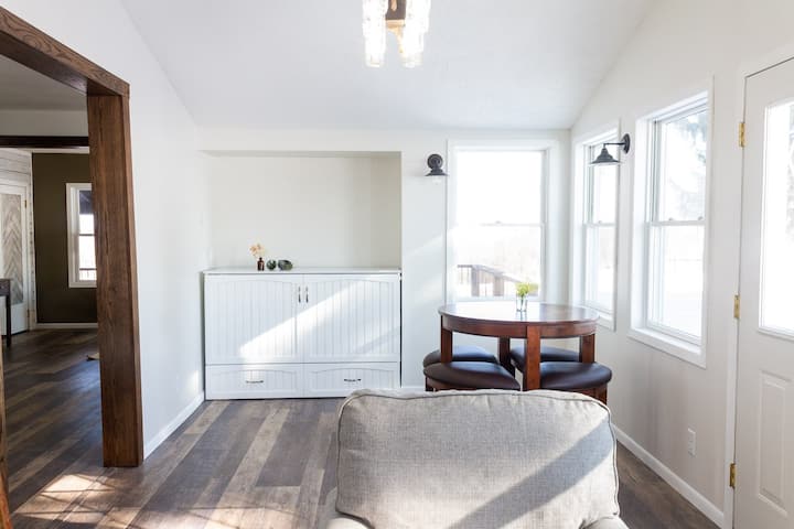 Kitanda cha Murphy katika Chumba cha Jua