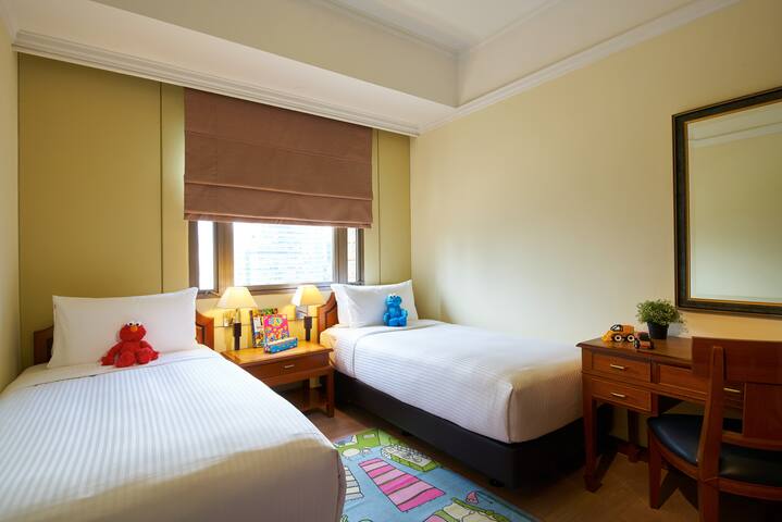 Spacious 3BR Apt in the Heart of Orchard Road gallery image 4