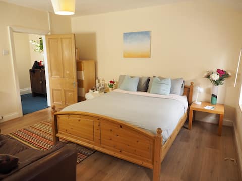 Georgian Nights -large double room + ensuite