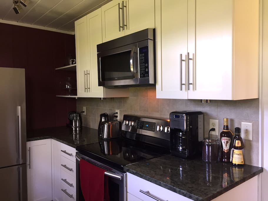 Kitchen with complimentary coffee, tea and comestibles.