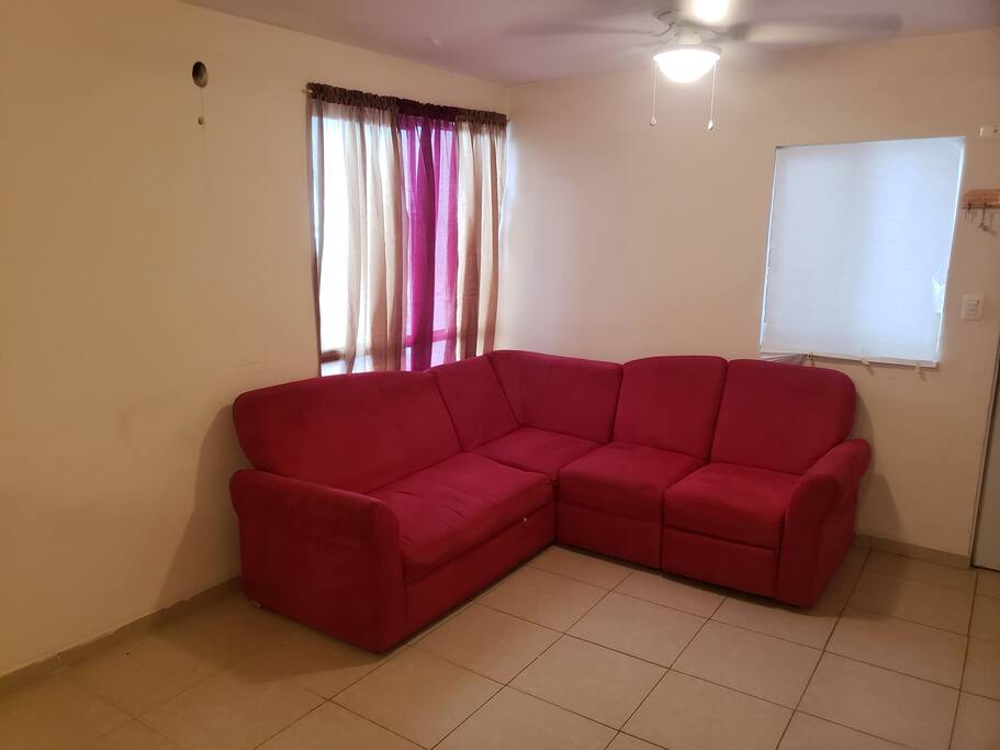 sala con sofa cama y reclinable