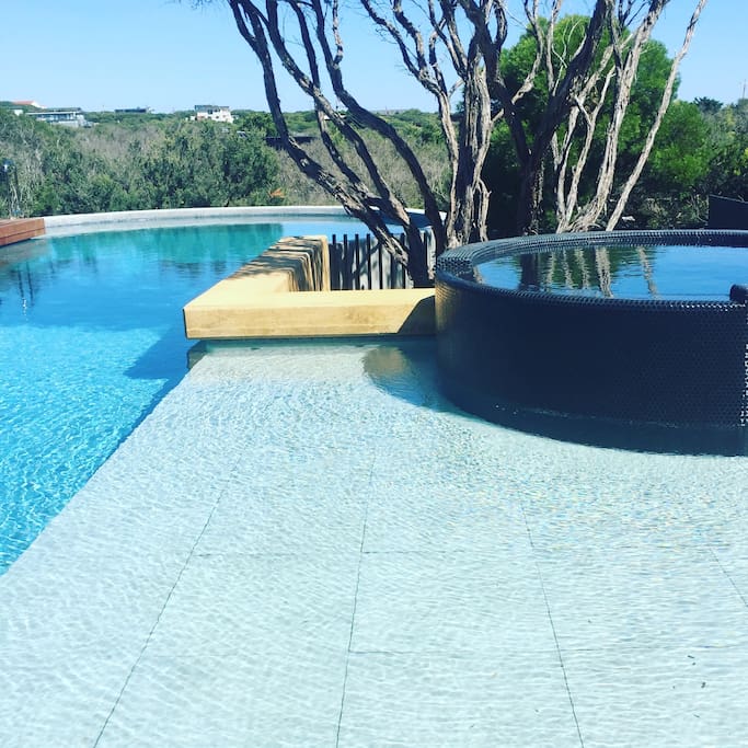 Swimming pool and spa pool