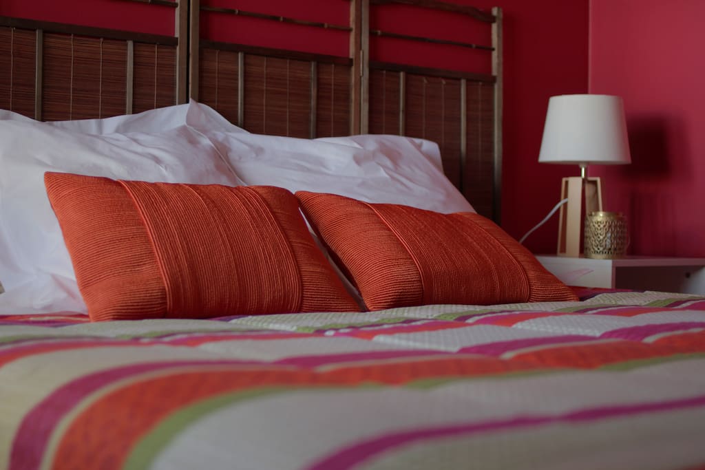 Very comfy queen bed.