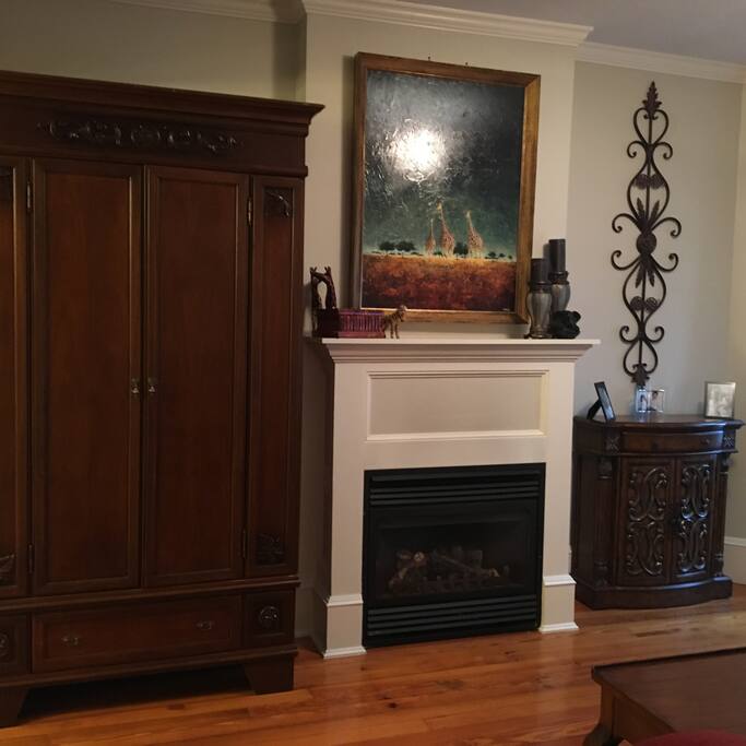Living room - HDTV, Apple TV, Cable, wifi