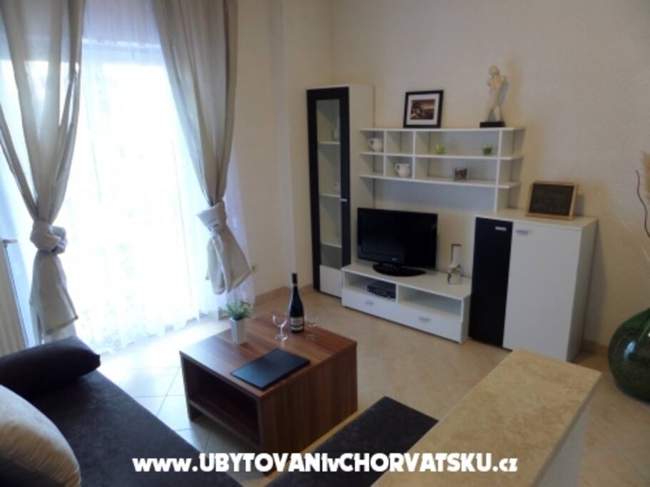 living room (can sleep 2), A/C, TV, SAT