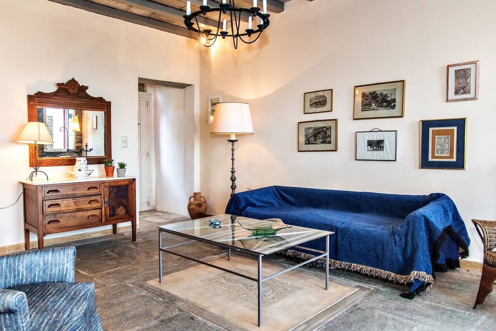 Main entrance & Living room