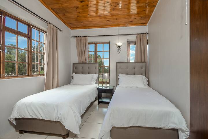 Fish Eagle, Kingfisher Hollow Guest House gallery image 4