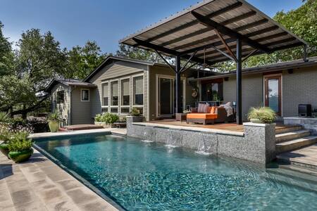 Luxe Guest Suite: Pool+Living Area+Kitchenette!