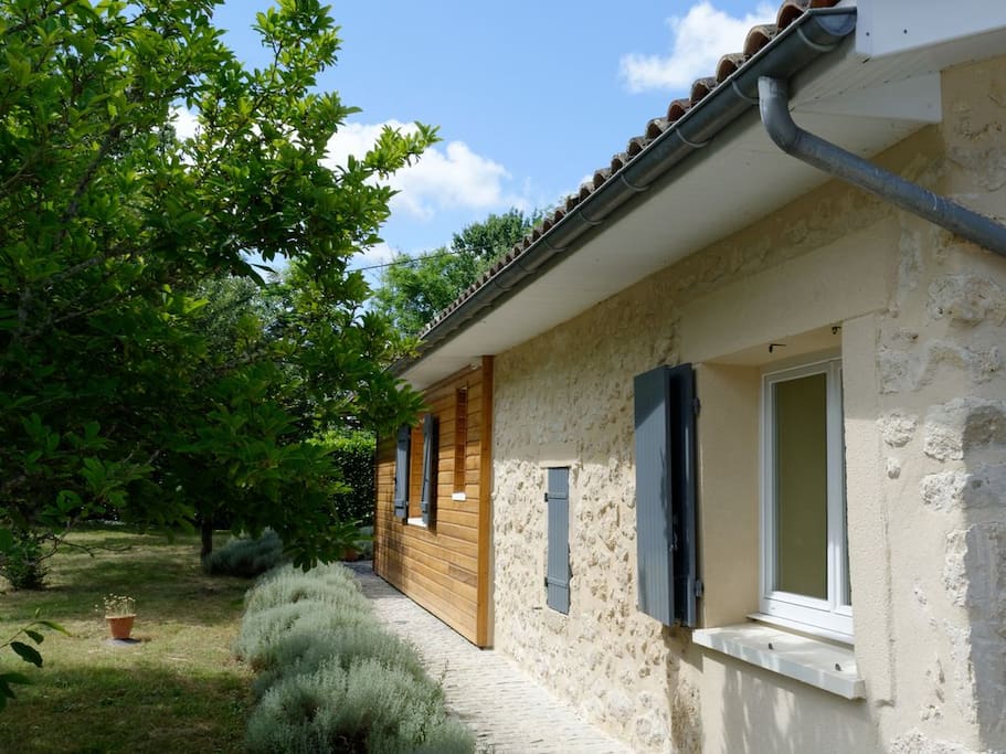 Façade gite côté jardin