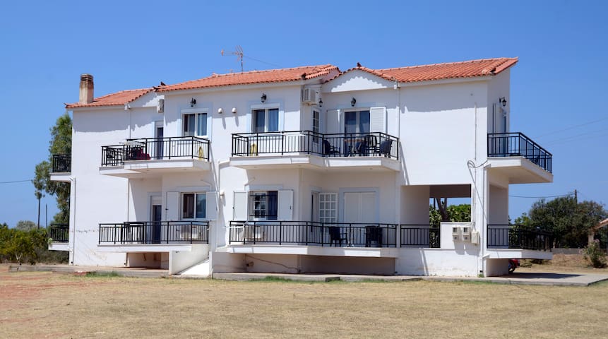 Apartment with easy access to elafonissos (Simos)