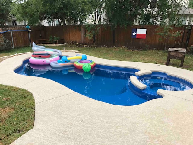 4 Bedrooms with private pool