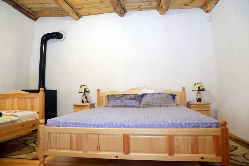 Flower House-Double bed & 2 single beds