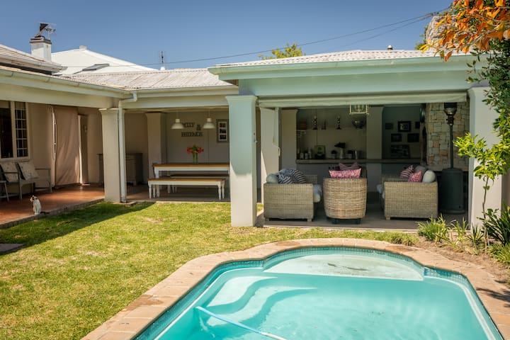 Stunning Family Home *loadshedding free!* gallery image 2