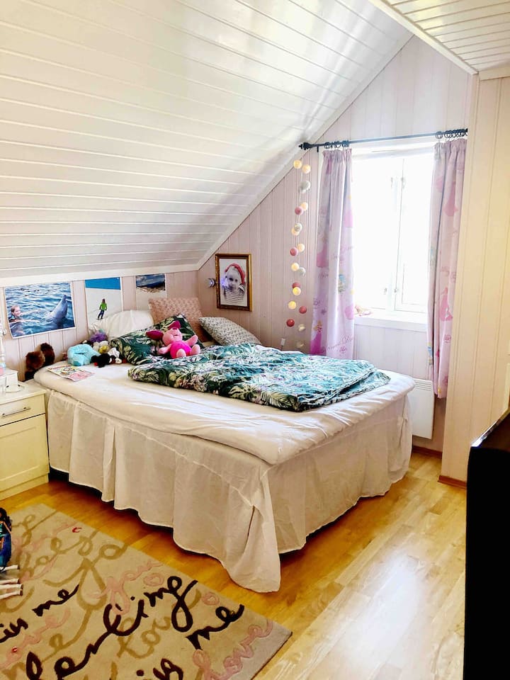 Soveværelse 4 (Marie) med 150x200 jensen-seng