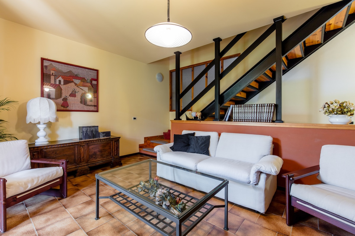 Popular Airbnb listing: Civic 55-Relax on Garda Lake with Wi-Fi in Toscolano Maderno