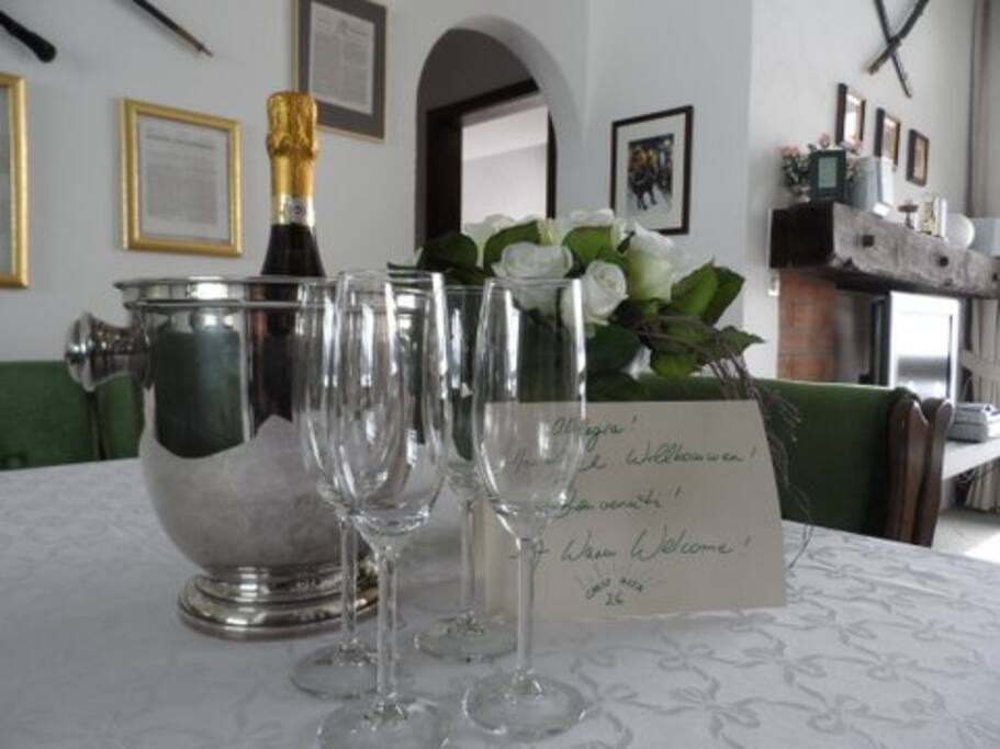 WELCOME GIFT DINING AREA