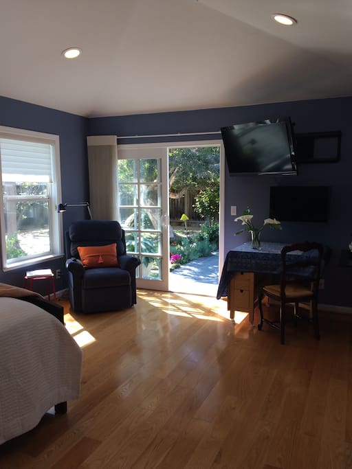 Large sun filled room with private access to beautiful yard and patio. Cable TV and dining table and work desk.