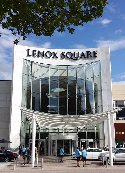 Walking Distance To Lenox Mall.