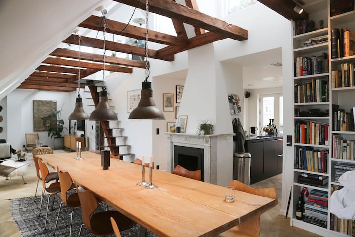 Penthouse w. rooftop & view