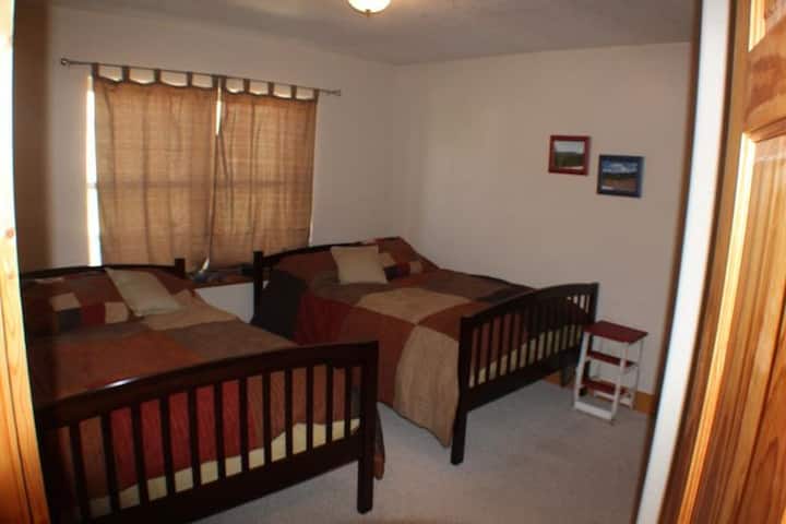 bedroom #2 w/ 2 queen beds