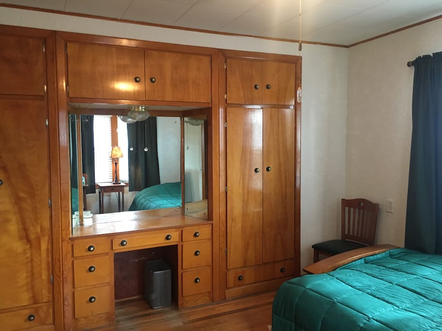 2nd bedroom