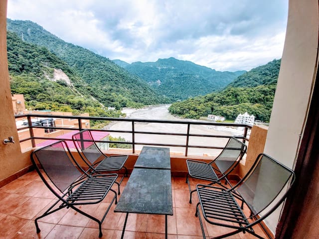 Aloha 2BD+1 LR : Amazing Ganges View
