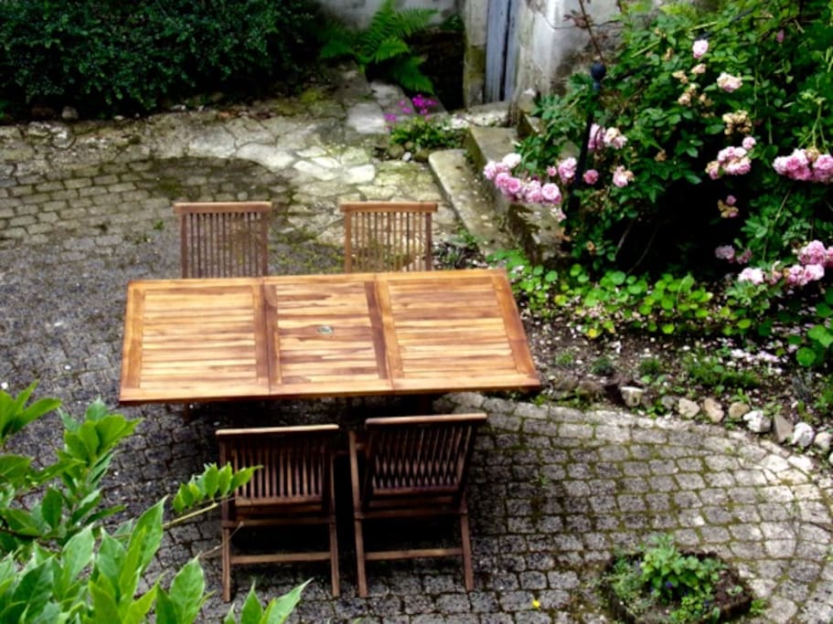 Garden dining room
