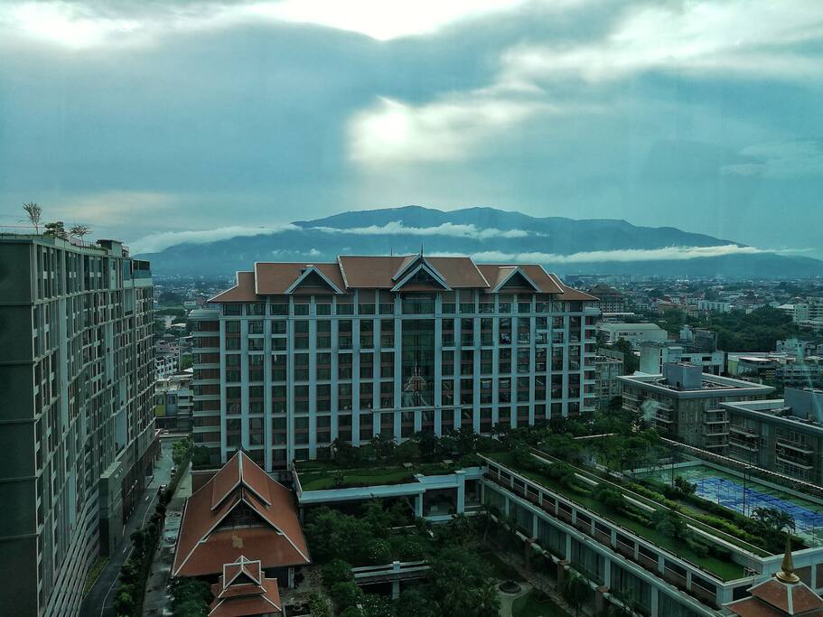 远眺素贴山风景