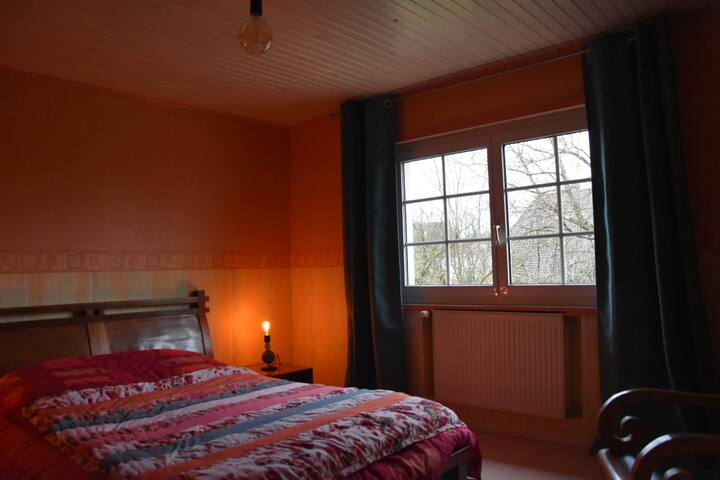 1-ви голем кревет со спална соба 140*190