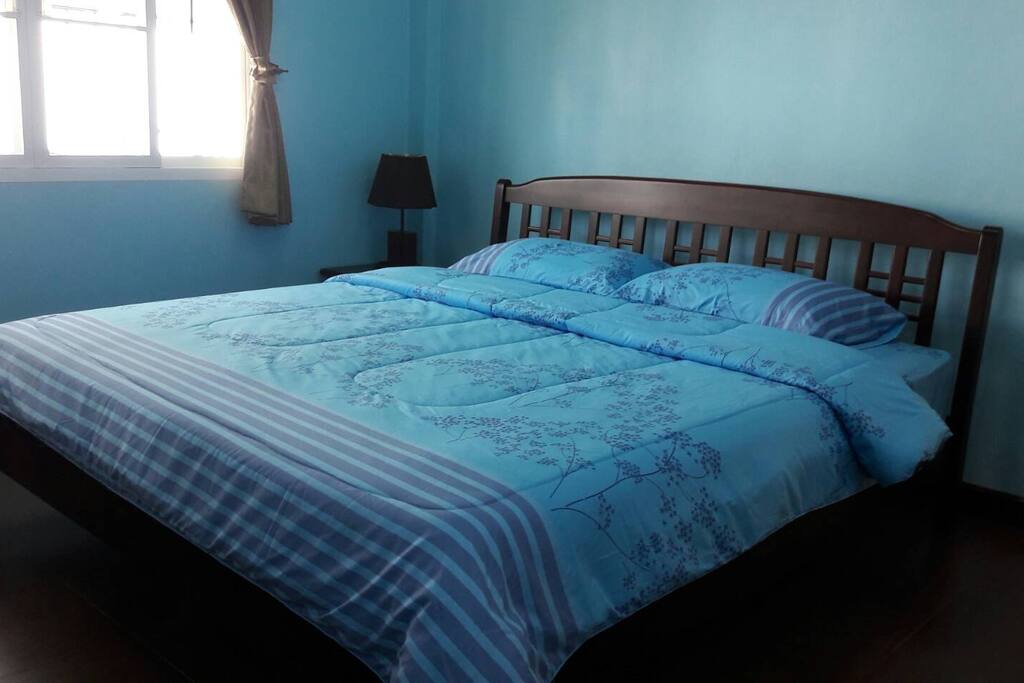 2nd bedroom