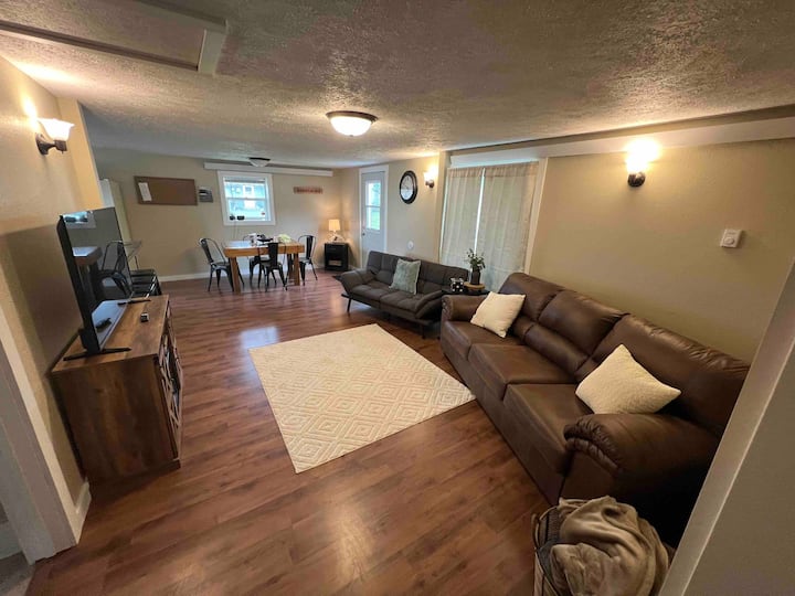 Valentine’s Tourist Tenure— No Cleaning Fee! Houses for Rent in