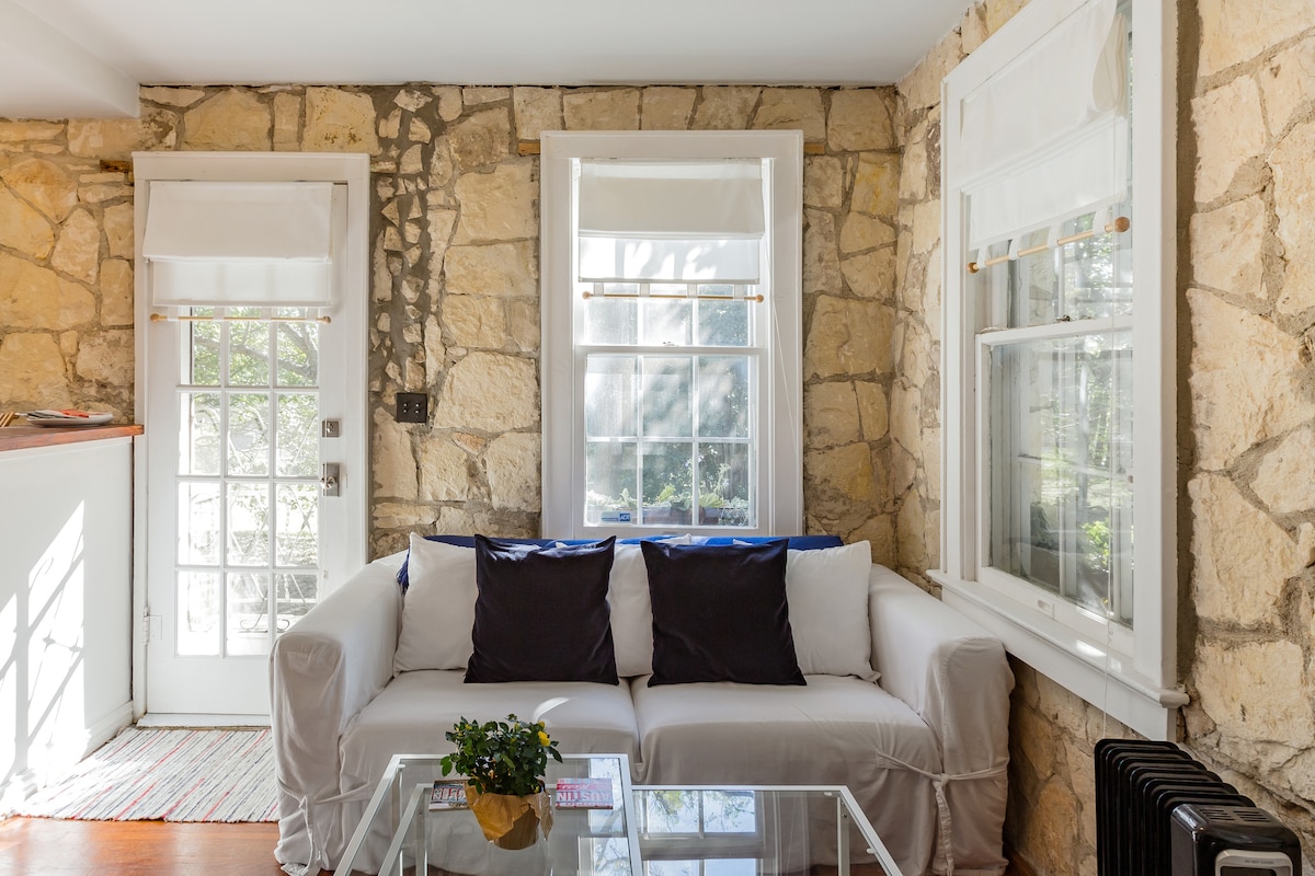 Peaceful, Historic Casita Near South Congress