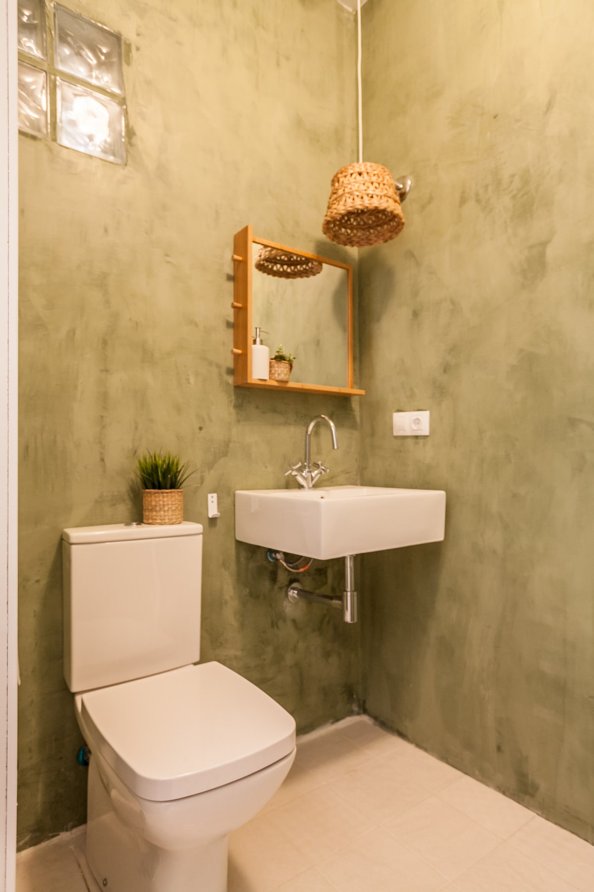 Triana River Flat — view 6