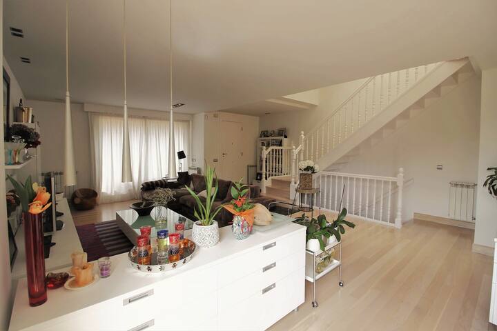 Bonita Villa Adosada con Piscina Privada gallery image 4