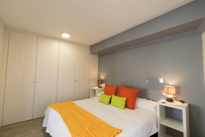 VIVIENDA COMPLETA EN PLAZA POETA IGLESIAS