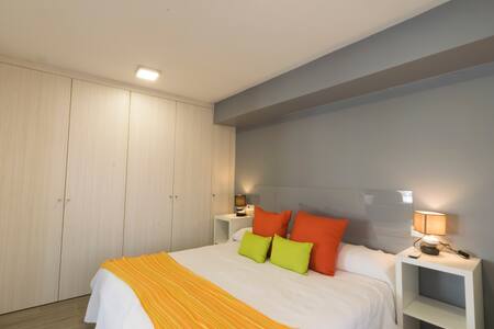 VIVIENDA COMPLETA EN PLAZA POETA IGLESIAS